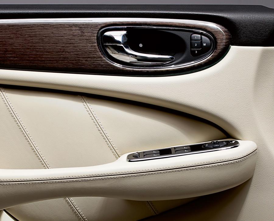  Jaguar XJ Portfolio 2009 года  (фото 2 из 29)